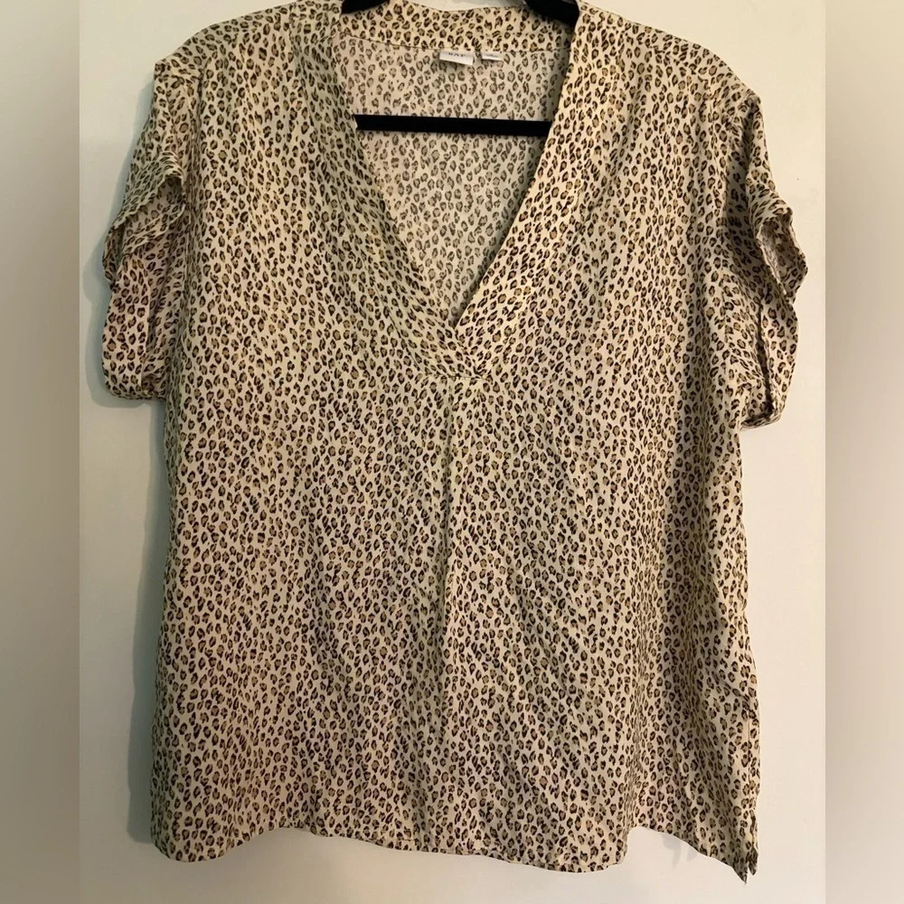 Gap Womens Med Short Rolled‎ Sleeve Leopard Machine Washable Rayon V-neck Blouse